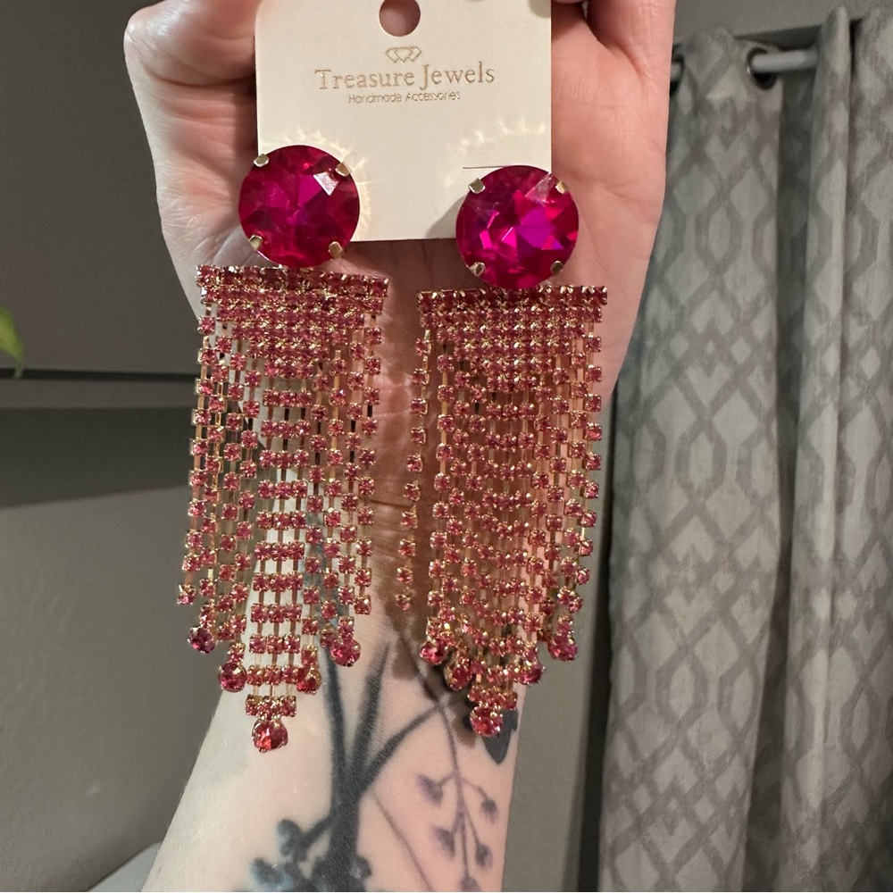 Treasure Jewels Fuchsia and Gold Dangle Earrings